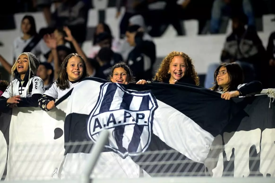 Ponte vence e segue firme na busca da liderança